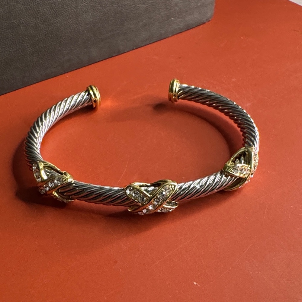 Elegant Two-Tone Cable Bracelet - Picture 3 of 4